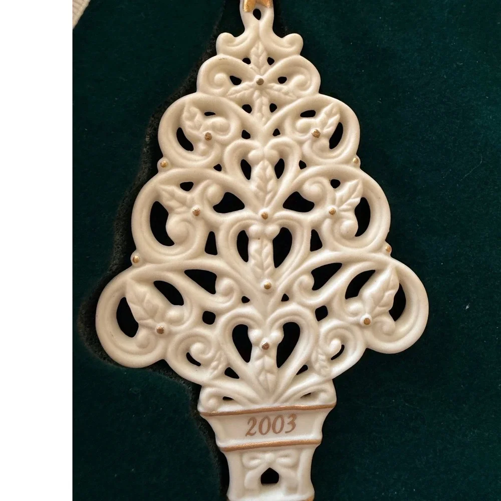 Wedgwood 2003 Christmas Tree Ornament White Porcelain Gold Accents Boxed Holiday